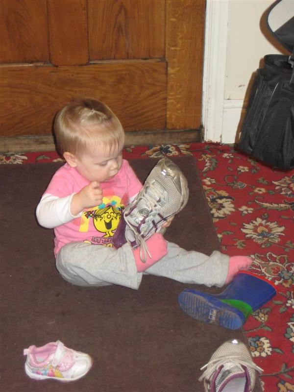 Jess_UKVisit2008 (10).JPG - UK - Whoa my shoes inflated!